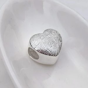 Fingerprint heart charm bead